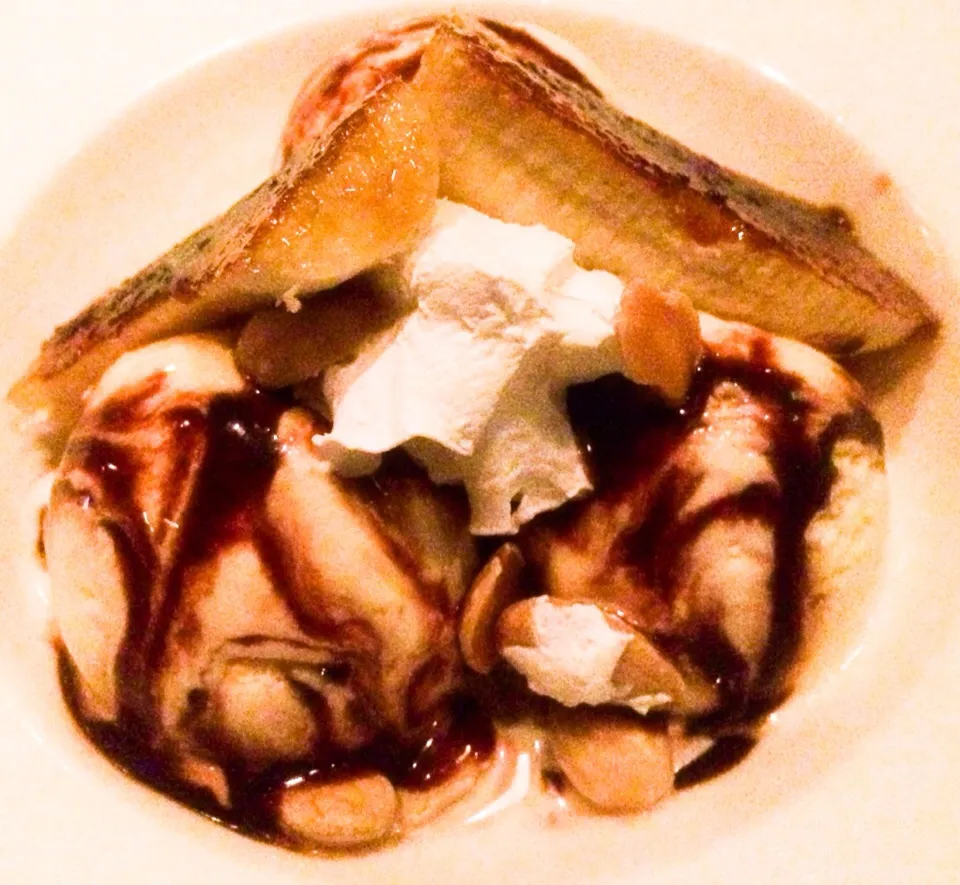 Ice-cream Sundae with Fried Bananas from Boathouse on the Main|sooprcoolchicaさん