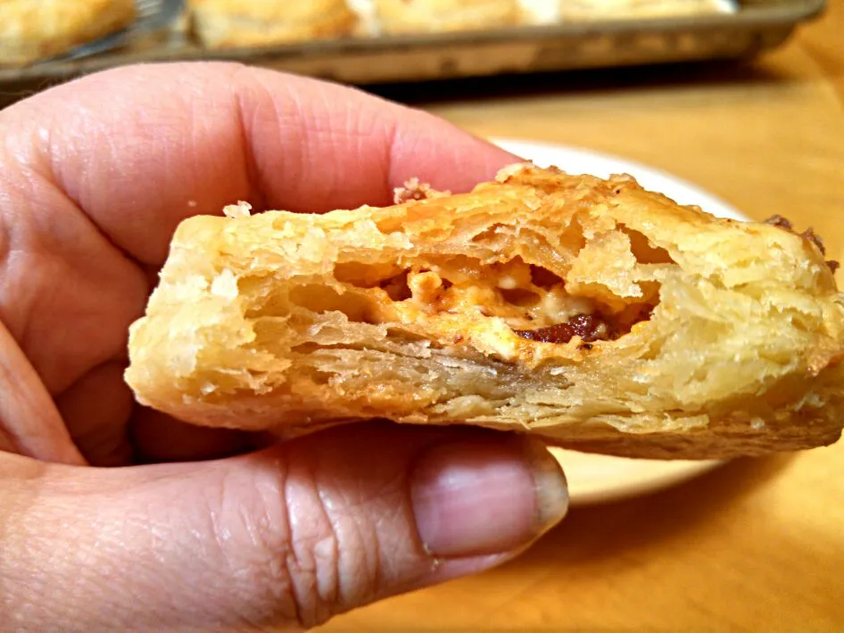 Snapdishの料理写真:Bacon & Cheddar Filled Pocket Pie|Sashi Steinerさん