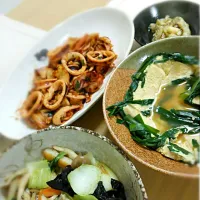 Snapdishの料理写真:夕飯

イカのキムチ炒め
チンゲン菜とさつま揚げ中華炒め
高野豆腐入りニラ玉
焼きナス生姜ポン酢|ゆりっぺさん