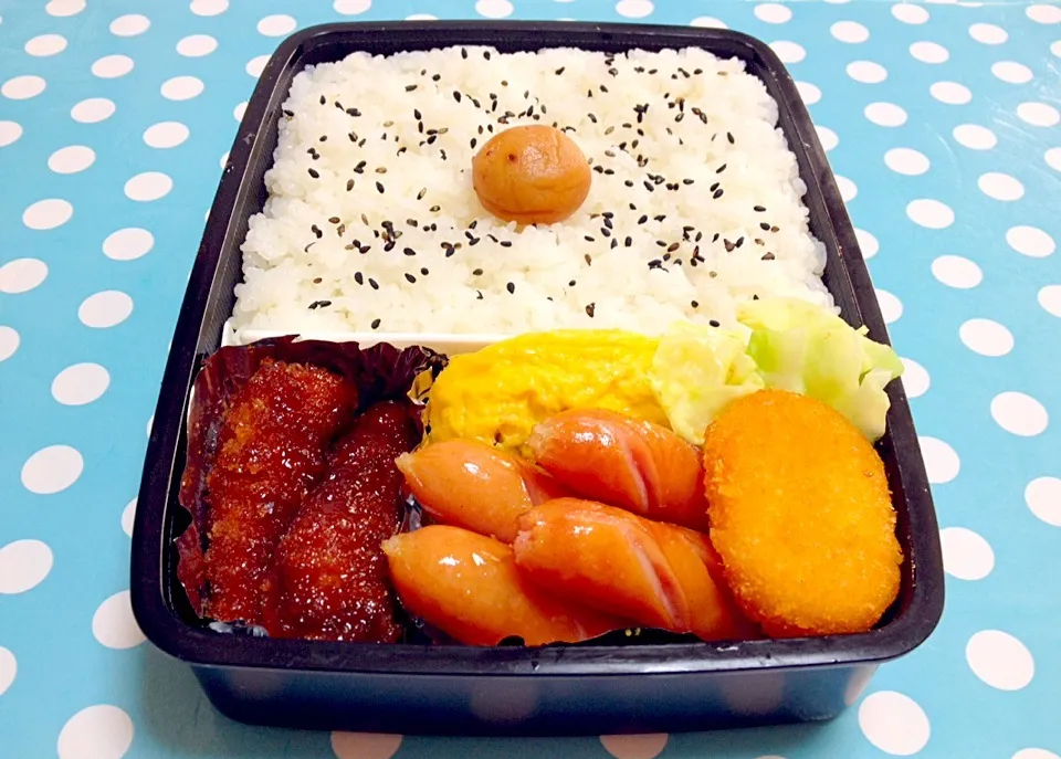 Chicken mayonnaise cutlet, minced meat omelet, fried sausage & fish fillet on lunch box|Liezlさん