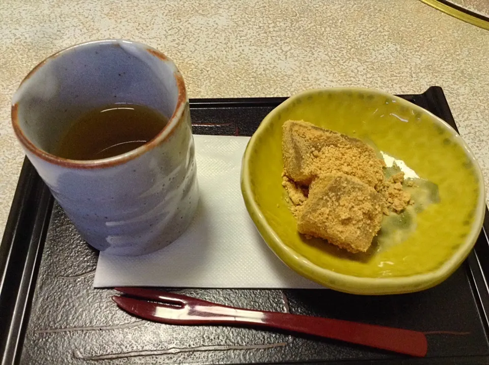 わらび餅と紅花茶|岩﨑 正勝さん