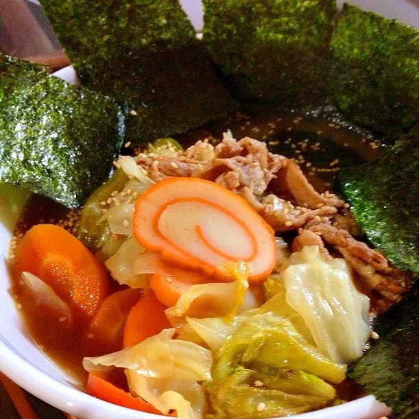 海苔！胡麻！豚肉！野菜！くるくる蒲鉾！味噌ラーメン！バタンキューです(´・ε・｀)お疲れ様でした！|Kumi_loveさん