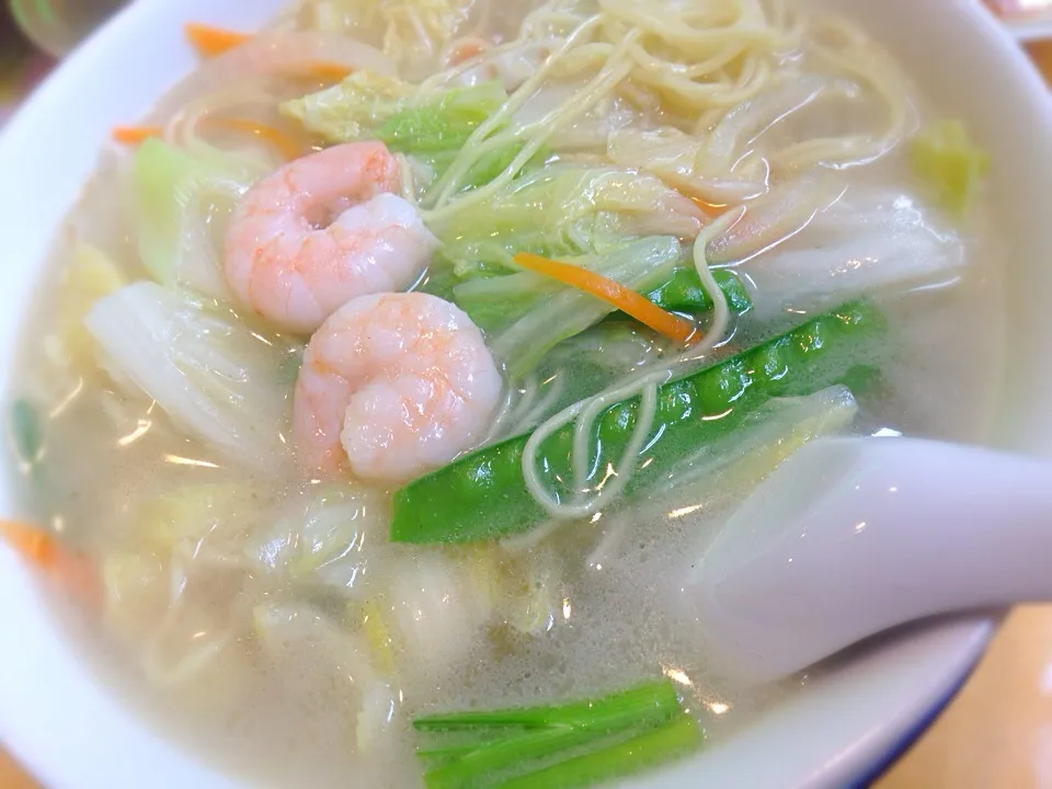 横浜中華街・青海星  蝦仁湯麺🍜|ゆうじ.さん