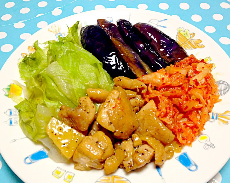 Fried Chicken & potato olive oil with lettuce and eggplant|Liezlさん