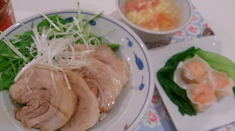 チャーシュー丼、えびしゅうまい、トマトと卵のスープ、黒ごまプリン|ゆいんこさん