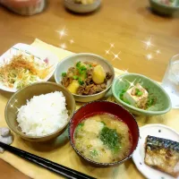 Snapdishの料理写真:和食定食(･∀･)お味噌汁には、めかぶとろろ入り!(^^)!|ちゅみり!(^^)!さん