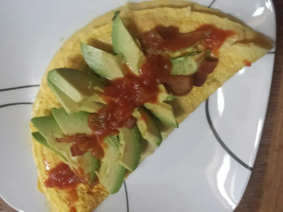 Bacon avocado cheese omlet|Les Gazinskiさん