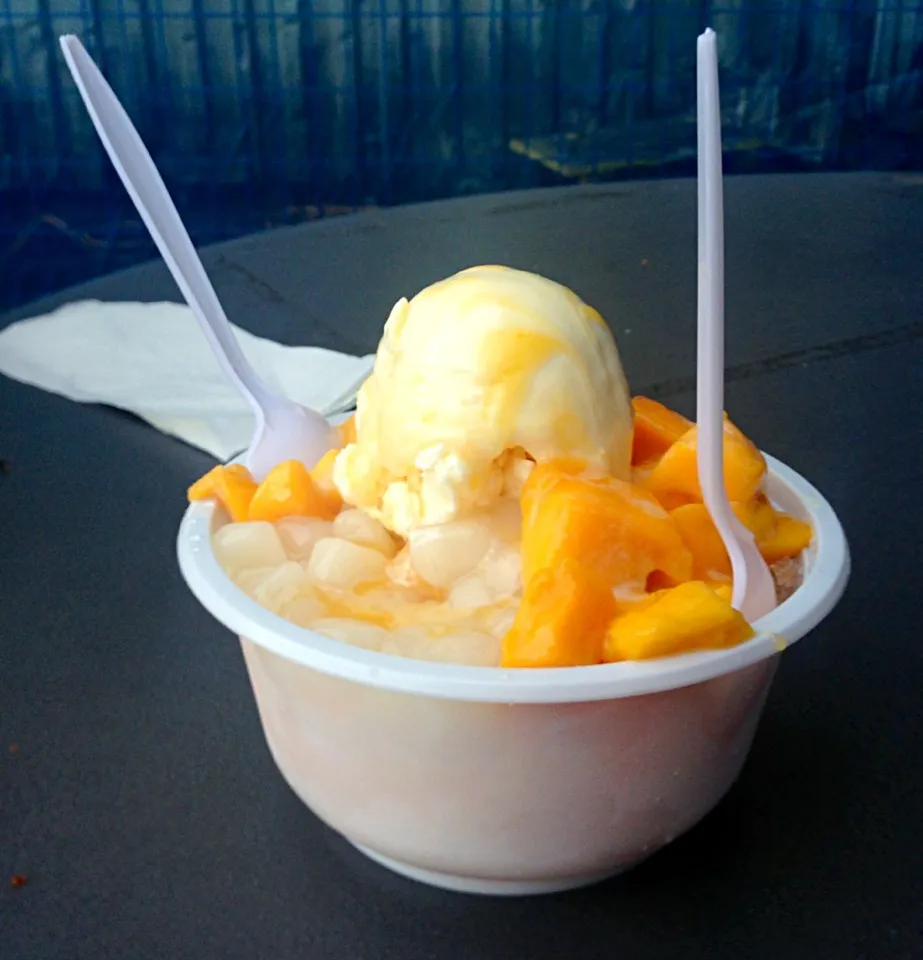 Shaved Ice with Mango and Mochi|Natashaさん