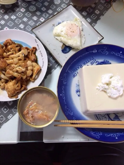 冷奴withカッテージチーズ ぶなしめじ 目玉焼き さけ中骨|sat miyataさん