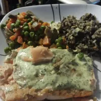 Snapdishの料理写真:Salmon with dill sauce and rice and mix vegetables|Les Gazinskiさん