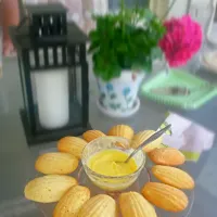 madeleines with lemon curd|Laura Clarkさん