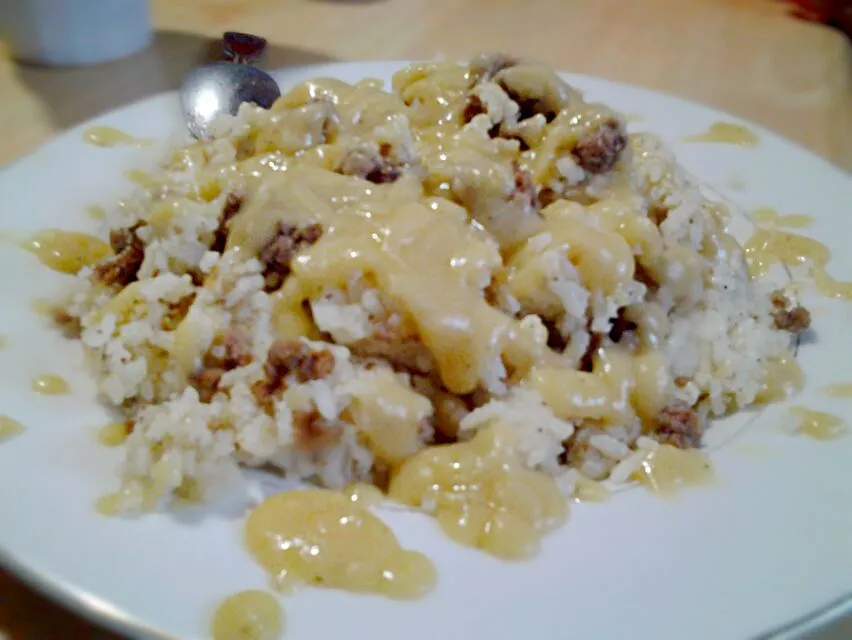 arroz con mantequilla y carne molida baniada con gravy casero|Andy Jacoboさん