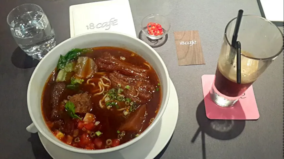 Beef Noodle at 18Cafe. The Champion of Beef Noodle Competition 2011. #牛肉面|Dean Jungさん