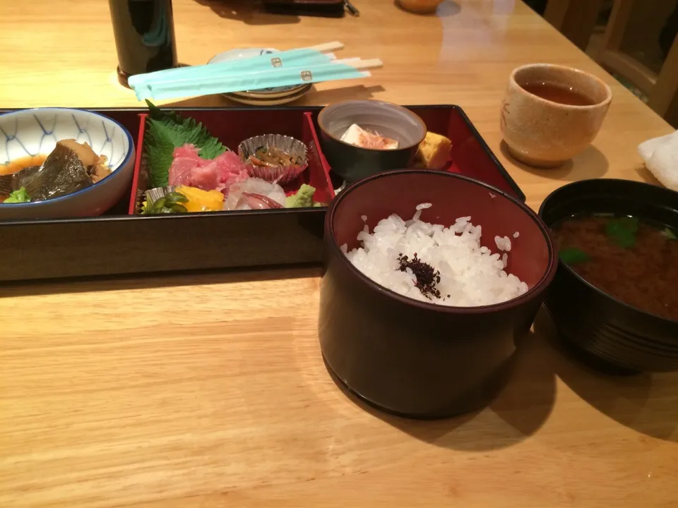 ランチタイム  お魚屋さんの定食|gintanさん