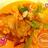 Snapdishの料理写真:Thai Curry fish head|SaroBabeさん