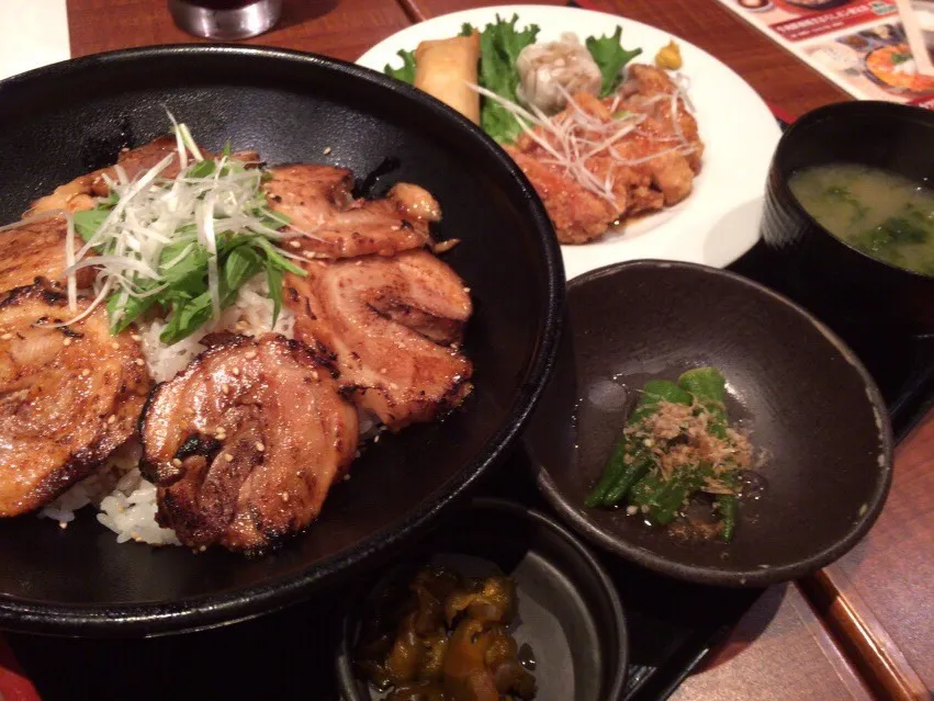 炙りチャーシュー丼と中華点心定食を頂きました。|momongatomoさん