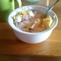 Snapdishの料理写真:naturjoghurt, 1/2 banane, 1/2 apfel, cornflakes, haferflocken|Anja Ostermaierさん