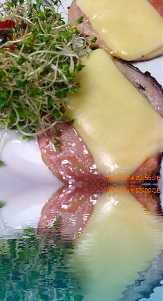 Ham steak n cheese with broccoli sprouts|Andrew Martiniさん