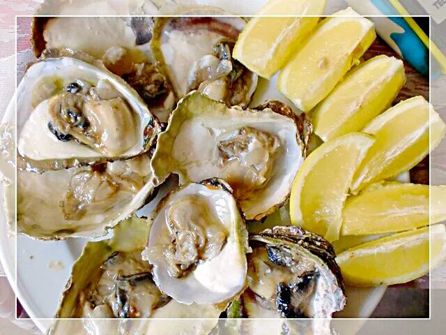 Snapdishの料理写真:Fresh. Very very fresh oyster|Tya LaCroaziaさん