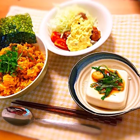 Snapdishの料理写真:納豆キムチチャーハン、冷奴、昨日のチキン南蛮。|あすみさん