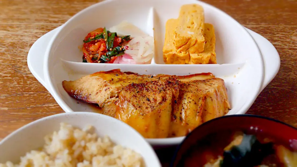 煮魚定食【鮫】|プチテンよすさん