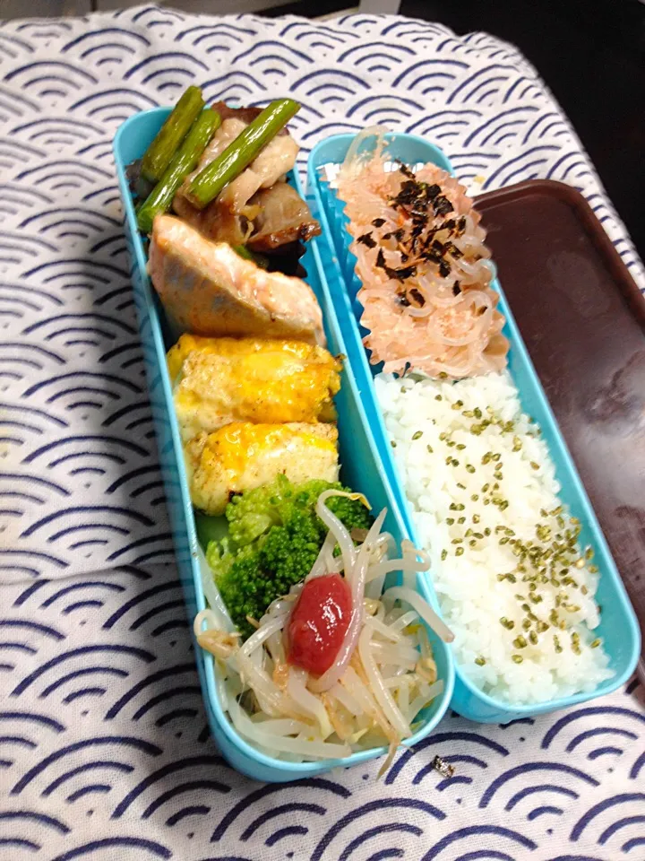 昼ごはんは、お弁当。やはり自分飯が一番落ち着くわ(^^;;|ハルさん