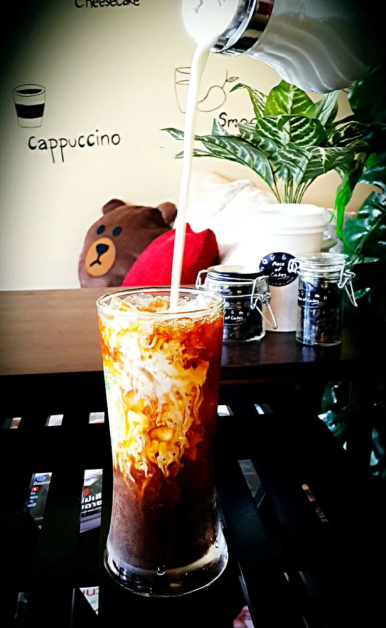 Iced café latte with half cream milk👍|Jarutas Manus Taetuangさん