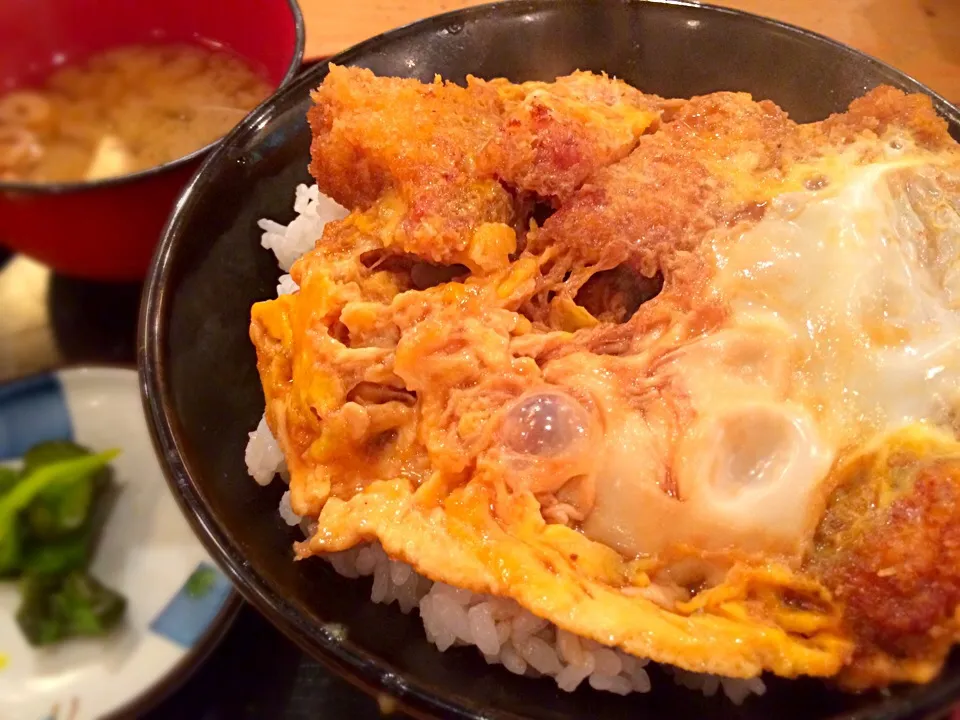 デミカツ丼頼んだが普通のカツ丼が出てきた(´Д` )   美味しく頂きました(^-^)/|リフルシャッフルさん