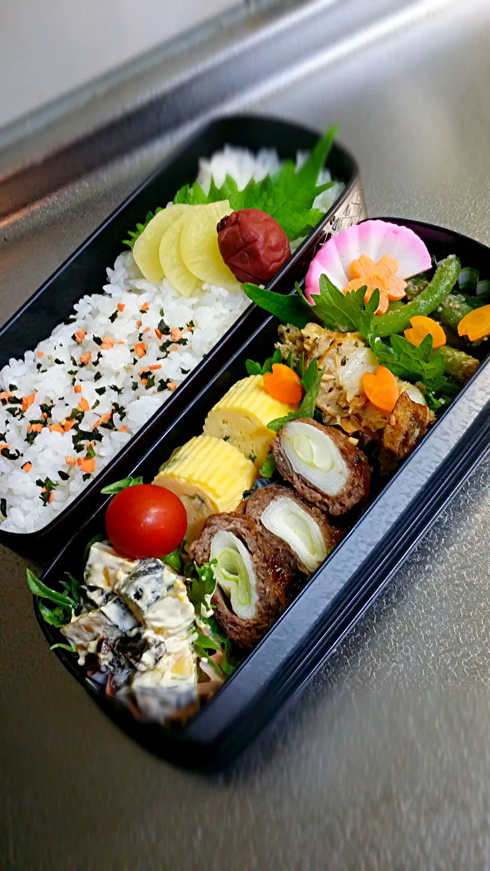 《木曜日のお弁当》

・かぼちゃ、レーズンのマヨヨーグルト
　サラダ
・いんげんの胡麻和え
・ネギ入りだし巻き玉子
・太ネギの牛肉こま切れ肉巻き
　（自家製甘辛タレ）
・チビホタテ、シーチキンの
　ガーリックソティーバジル味

行ってらっしゃ〜💕|藤田 まり子さん