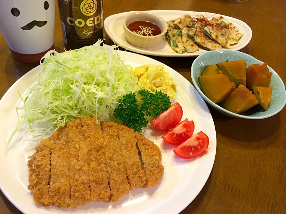 Snapdishの料理写真:トンカツ、ファルファッレのカレー風味サラダ、かぼちゃの煮物、ニラのチヂミ(^_^)v|いく❤️さん