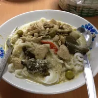 Noodles Topped Chicken Green Curry! # By me😋😘|Kungten Fioさん