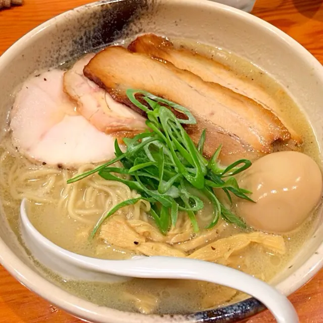 Snapdishの料理写真:化学調味料一切使ってない臥龍の肉ラーメン☻♡|JEDAIさん