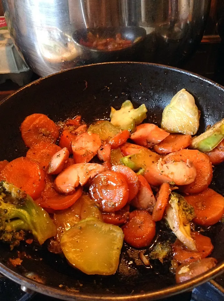 hot dogs, broccoli and carrots with oyster and soy sauce|Jasmin Palmerさん