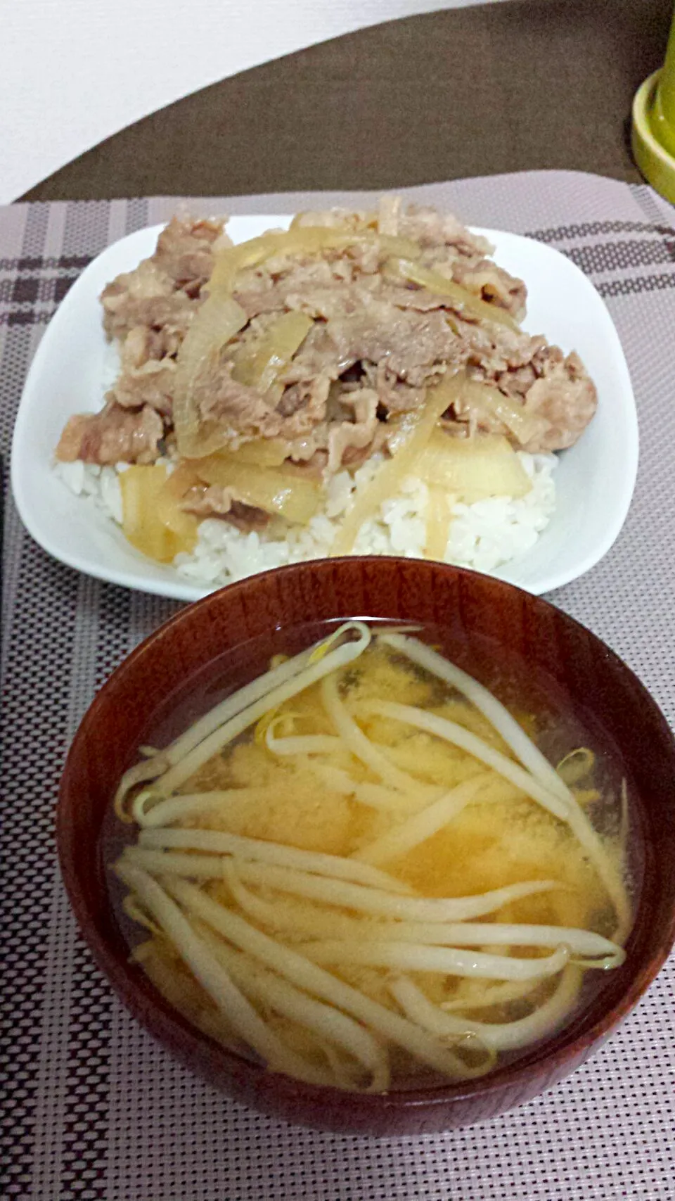 吉野家風牛丼～♪ともやしのお味噌汁|三宅章人  Akihito Miyakeさん