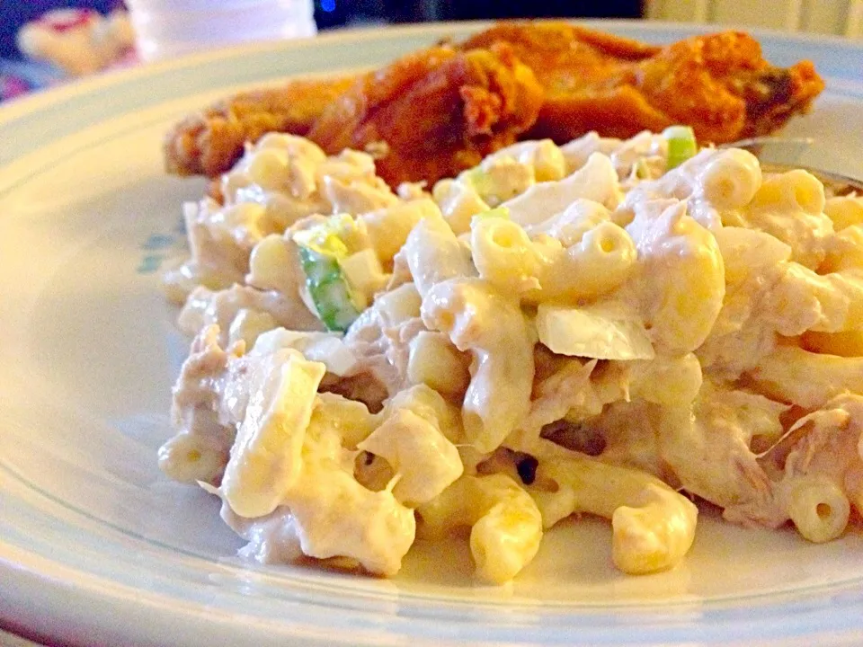 Chicken wings and macaroni salad|maryahさん