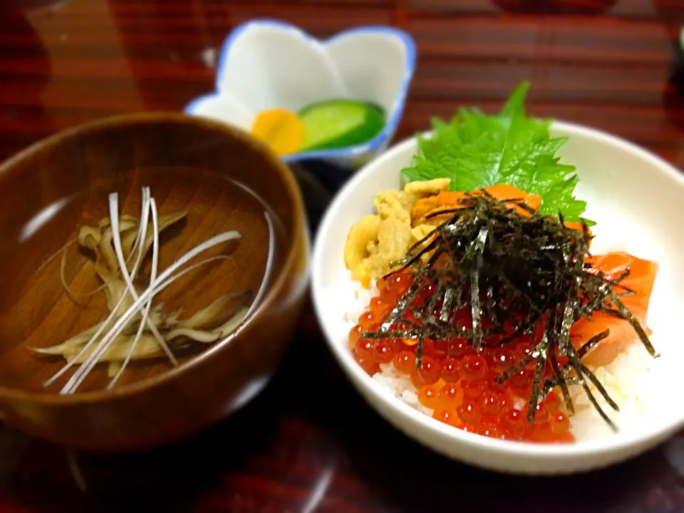 ウニイクラ鮭丼と舞茸のお吸い物|みつなち☆さん