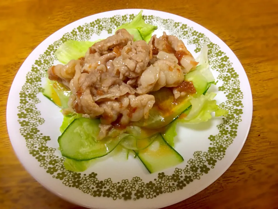 Snapdishの料理写真:豚肉の梅醤油かけサラダ|Atsukoさん