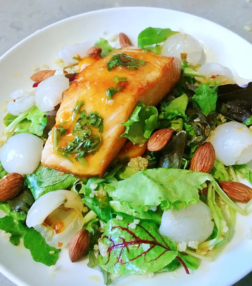 Pan fried salmon with lychee salad and Thai chilli dressing|12Dragonさん