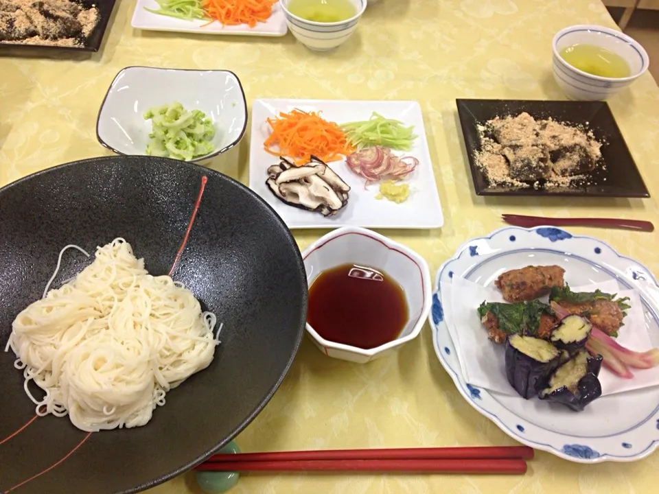 五色そうめん、ハスのずんだ和え、あじのしそ揚げ、茶せんなす、わらびもち|ゆんくるさん