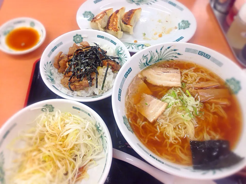 日高屋のネギトッピングやきとり丼なう！|Makoto Shishidoさん