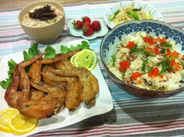 手羽先の塩コショウオーブン焼き・山菜昆布の温冷麦・サンマ缶混ぜ酢飯・モヤシとアスパラのナムル・いちご初収穫|まーままさん