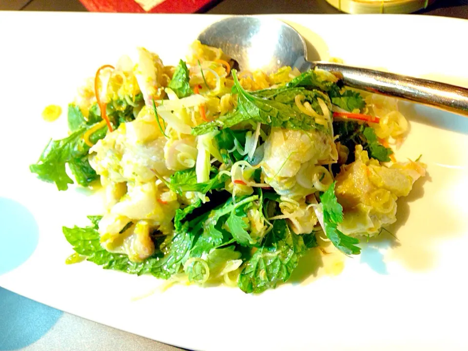 Salad of cured fish with lime and chili dressing|Obeoom Jumsai Na Ayudhyaさん