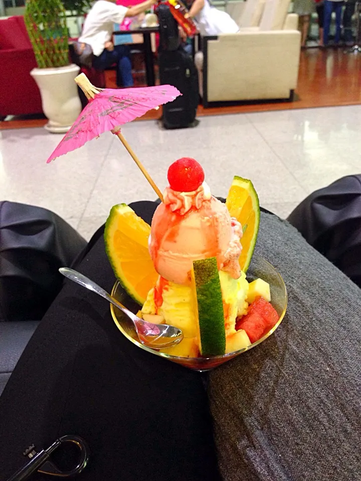 Vietnamese icecream fruit cocktail|Kumigarさん