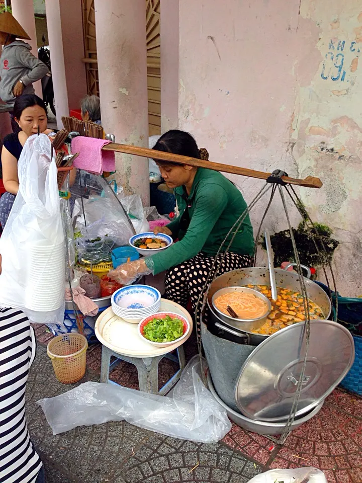 Local Vietnamese street hot soup stand|Kumigarさん