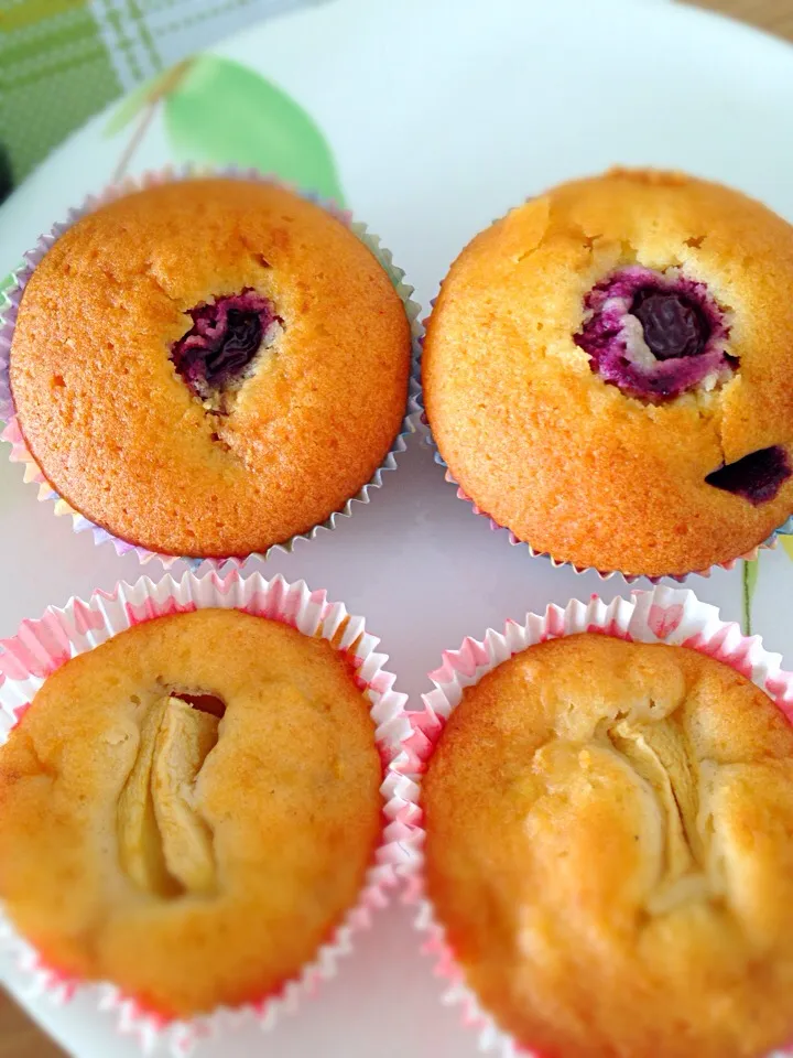 Cherry and Apple Muffins|Fujiko Toyohashiさん