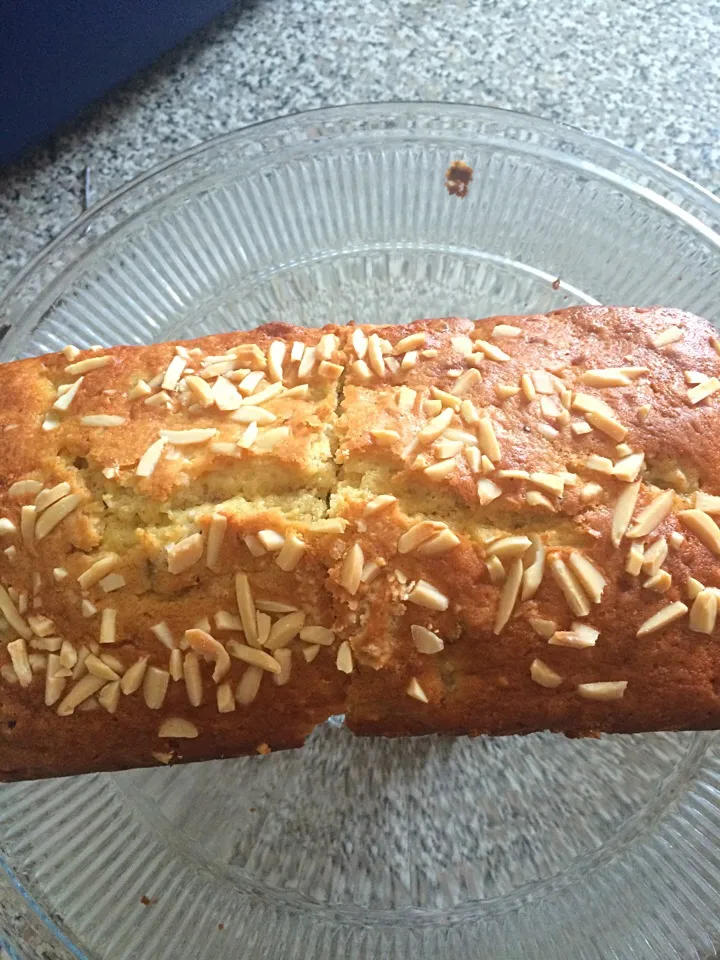 Cranberry banana bread topped with diced almonds|ariannaさん