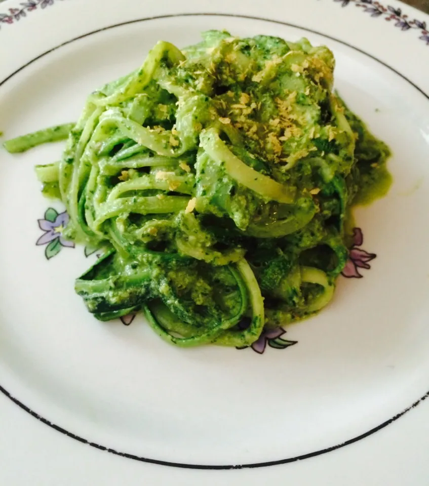 Zucchini Spaghetti in Arugula Walnut Pesto|http://melissasmenu.wordpress.com/さん