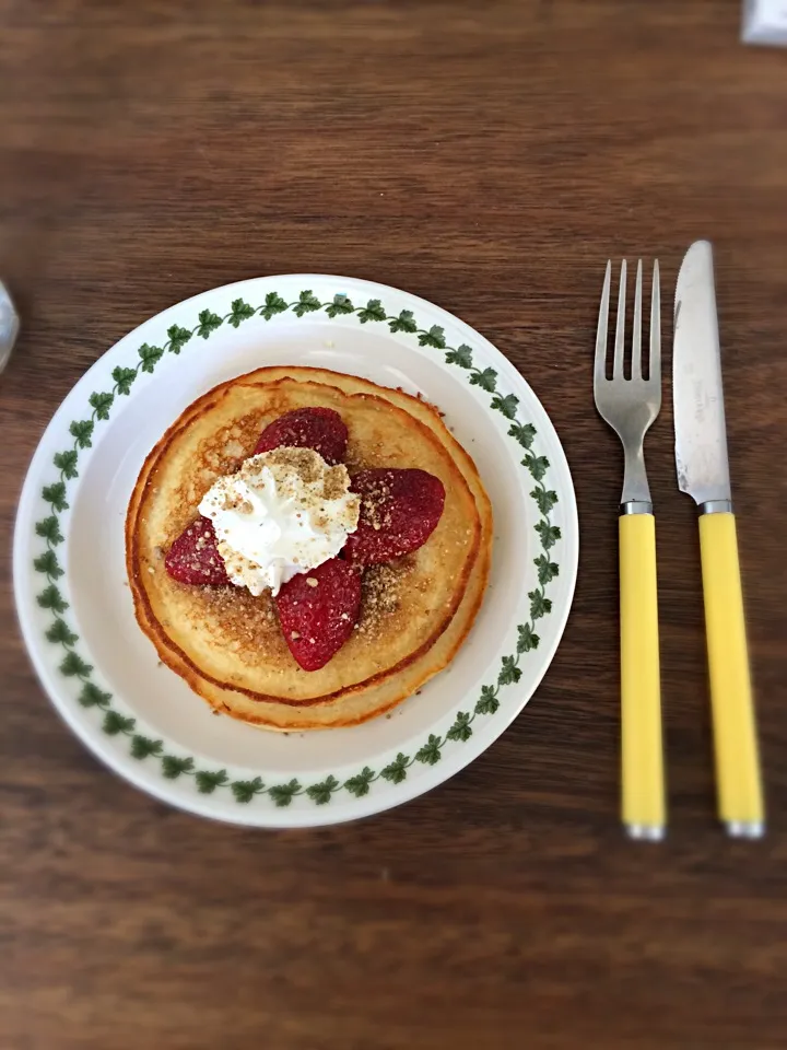 Strawberry pancakes with sunflower seeds|Amy Jeeさん