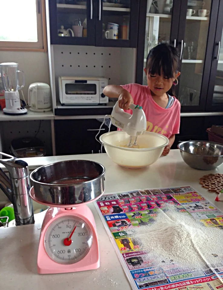 My lil girl helping make 'Sponge 😍|viviさん