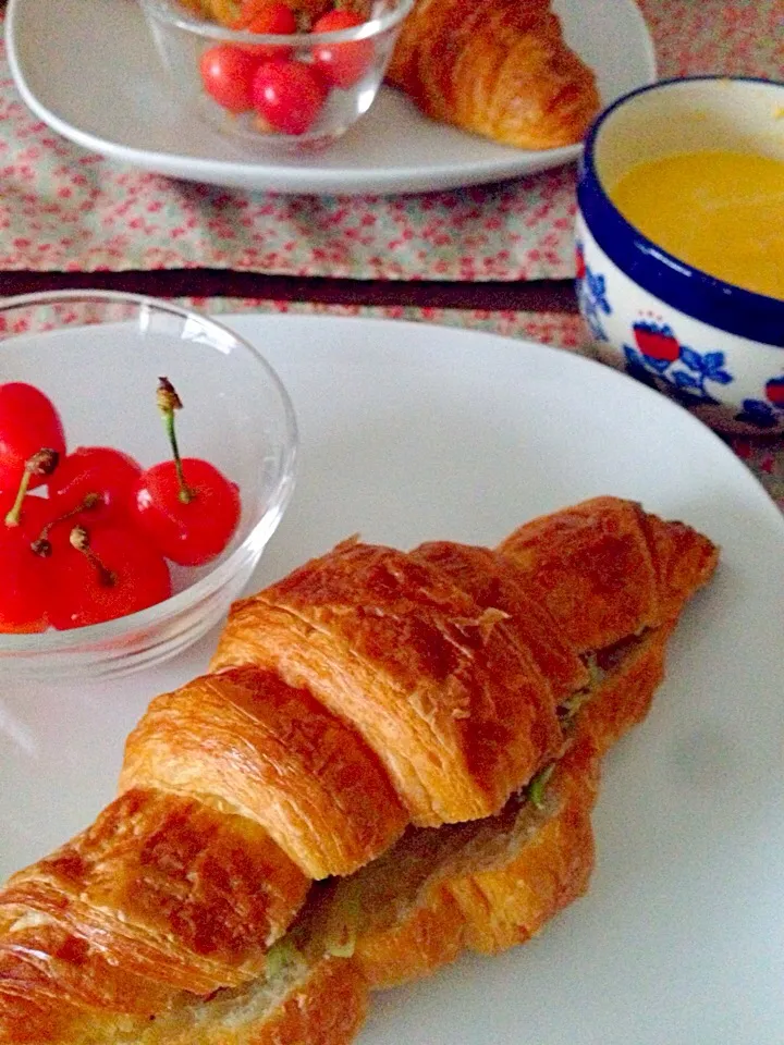 クロワッサンサンドの朝ごはん◡̈♥︎|kaoさん